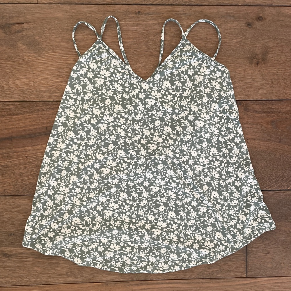 PRISTINE green strappy back flowy top